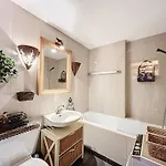Astoria 127 *